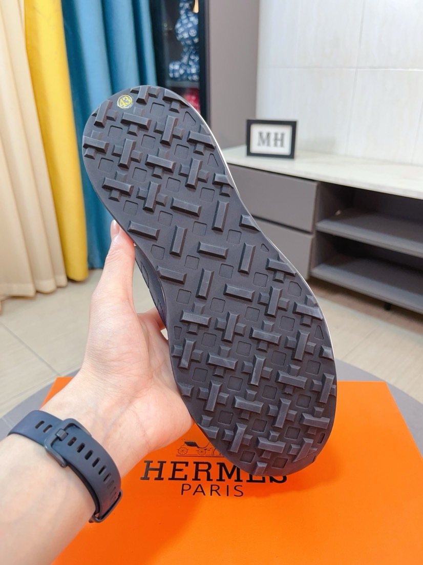 Hermès Navy Blue H-Detail Low-Top Sneakers